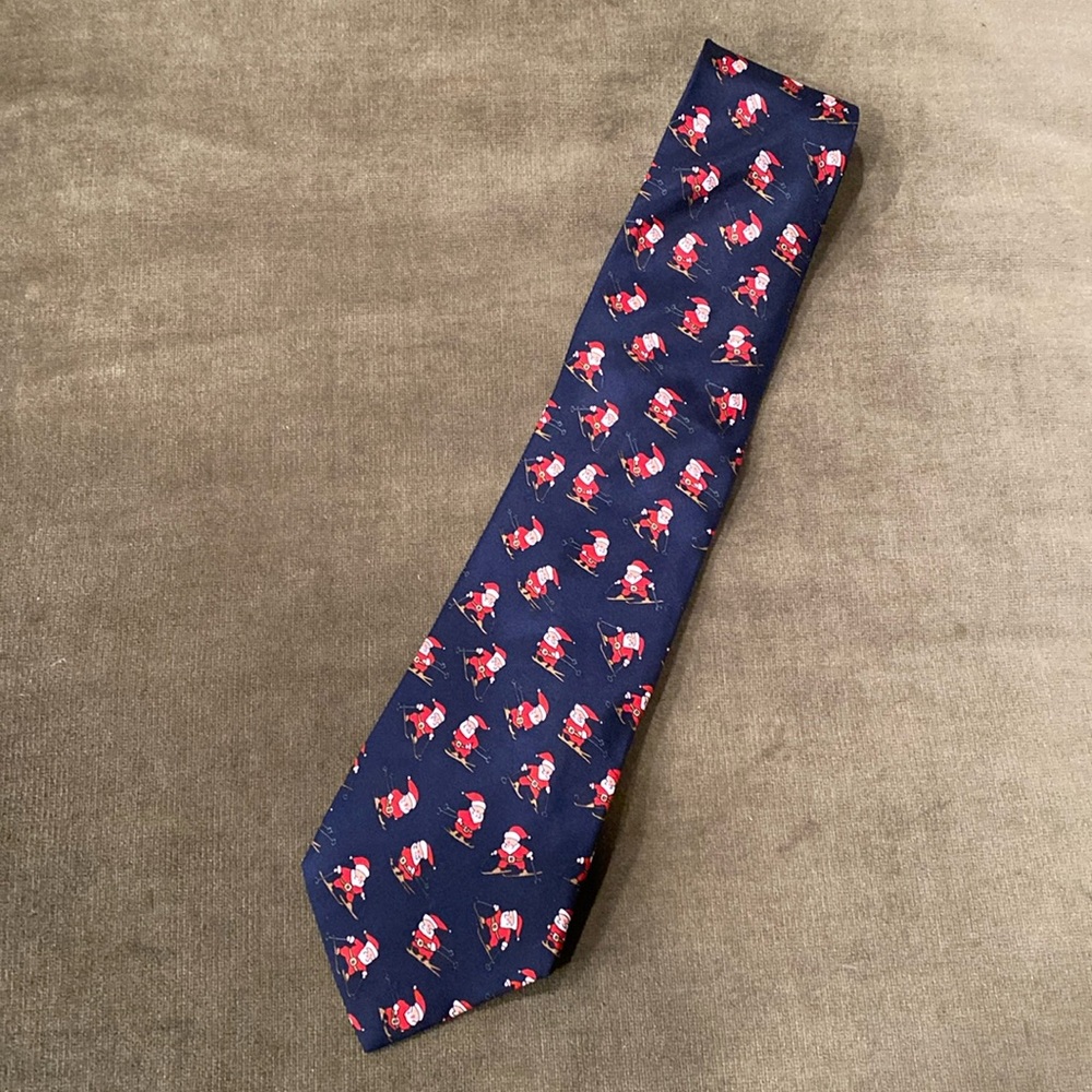Navy blue skiing, Santa necktie